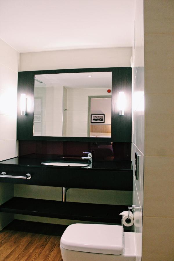 แลงคาสเตอร์ โฮเต็ล แอนด์ สปา Hotel อักซ์บริดจ์ ภายนอก รูปภาพ