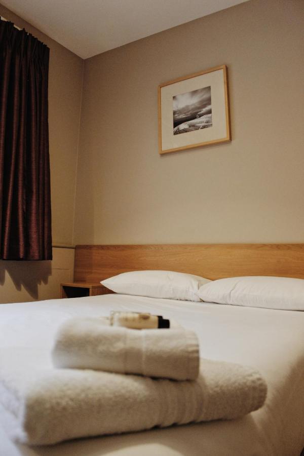 แลงคาสเตอร์ โฮเต็ล แอนด์ สปา Hotel อักซ์บริดจ์ ภายนอก รูปภาพ