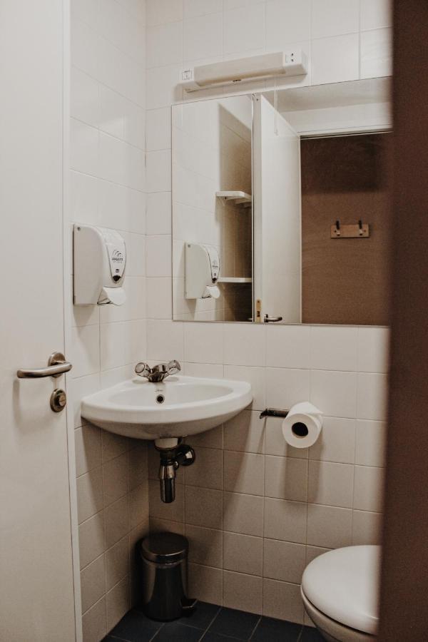 แลงคาสเตอร์ โฮเต็ล แอนด์ สปา Hotel อักซ์บริดจ์ ภายนอก รูปภาพ