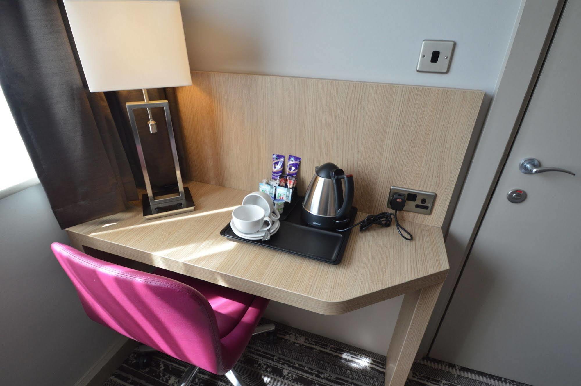 แลงคาสเตอร์ โฮเต็ล แอนด์ สปา Hotel อักซ์บริดจ์ ภายนอก รูปภาพ